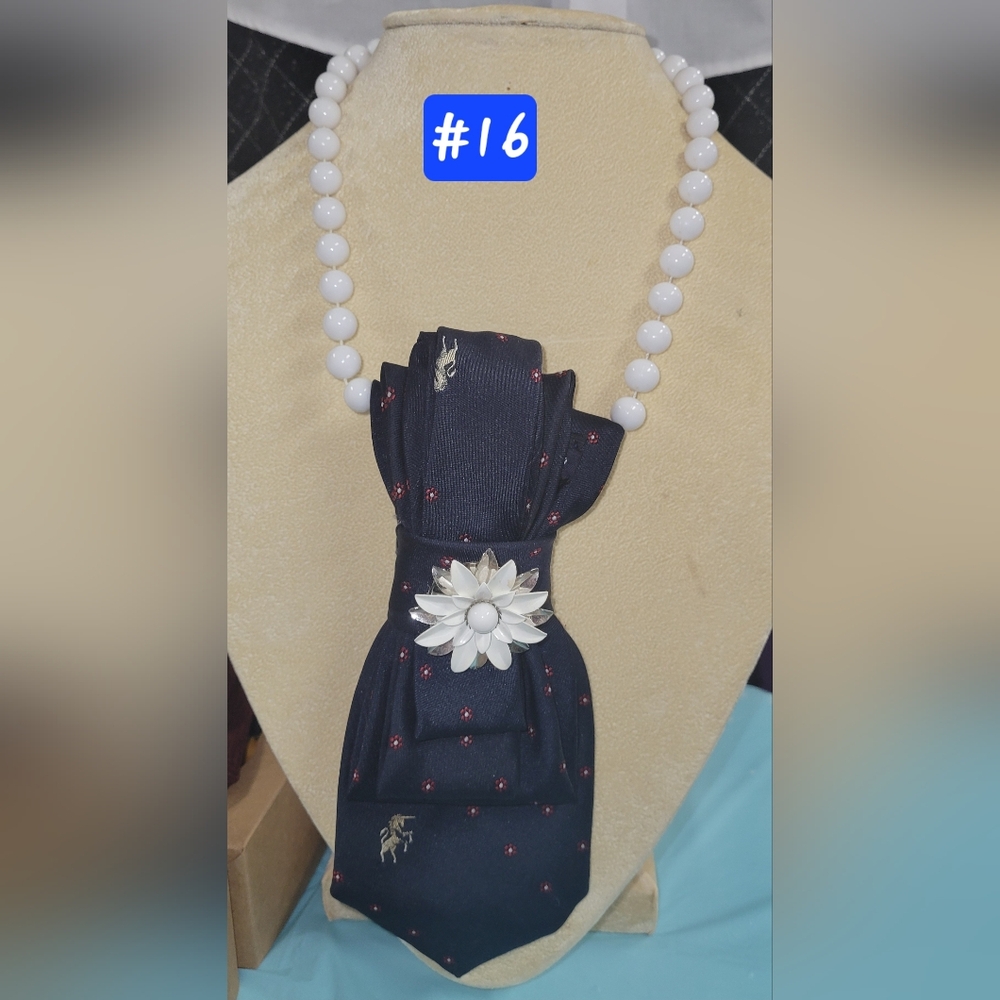 Twist On A Power Tie Necklace